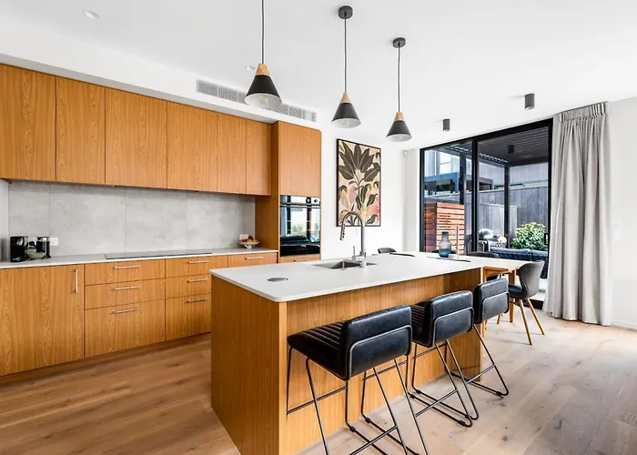 Modern Townhouse With Outdoor Fireplace Sleeps 8 * Wanaka