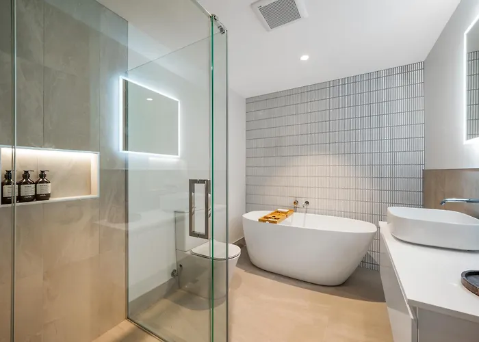Modern Townhouse With Outdoor Fireplace Sleeps 8 Holiday home *
