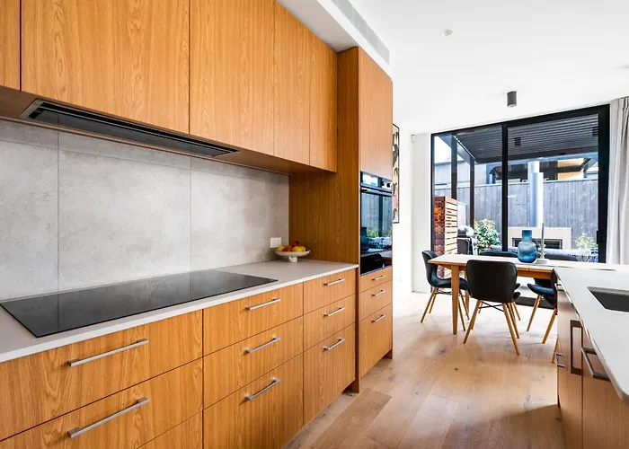 Holiday home Modern Townhouse With Outdoor Fireplace Sleeps 8 *